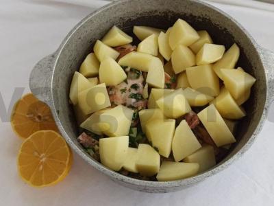 Troškintas triušis su bulvėmis, svogūnais ir vynu Žingsnis 4