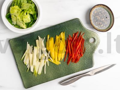 Tailandietiška salotų su mangais Žingsnis 1