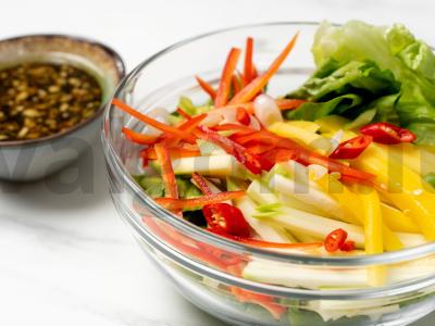 Tailandietiška salotų su mangais Žingsnis 2