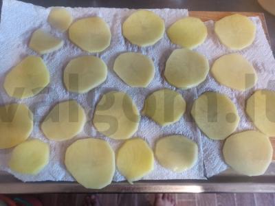 Bulvių traškučiai su rūkytomis paprika oro grilyje Žingsnis 2