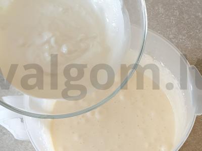 Rudų slyvų pyragas Žingsnis 3