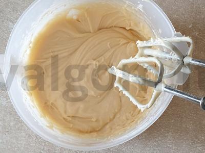 Rudų slyvų pyragas Žingsnis 4