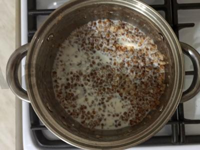 Grikių košė su pienu ir bananais Žingsnis 2