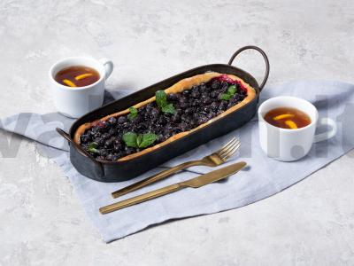 Vegetariškas pyragas su serbentais pagrindine nuotrauka