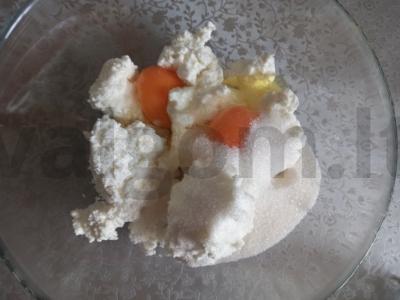 Sūrio blynai su cukraus pudra Žingsnis 1