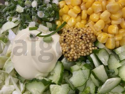 Lengvas vegetariškas salotas su kukurūzais ir kopūstais Žingsnis 4