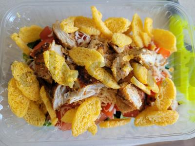 Salotas a la „Cezaris“ su Pekino kopūstu pagrindine nuotrauka