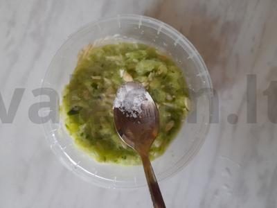 Agurkų padažas su česnaku Žingsnis 4