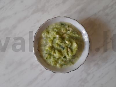 Agurkų padažas su česnaku pagrindine nuotrauka