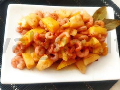 Aštrūs krevetės su ananasais kokosų pieno padaže pagrindine nuotrauka