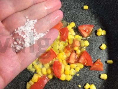 Kiaušinienė su kukurūzais ir pomidorais Žingsnis 2