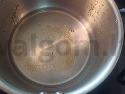 Limonadas su gazuotu vandeniu, medumi ir melisa Žingsnis 1