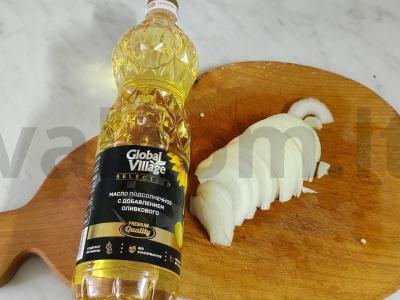 Vištiena ant svogūnų pagalvėlės Žingsnis 1