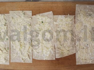 Sūrio ritinėliai iš lavašo Žingsnis 4