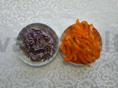 Salotas „Tbilisis“ su jautiena, pupelėmis, prieskoninėmis žolelėmis ir granatu Žingsnis 2