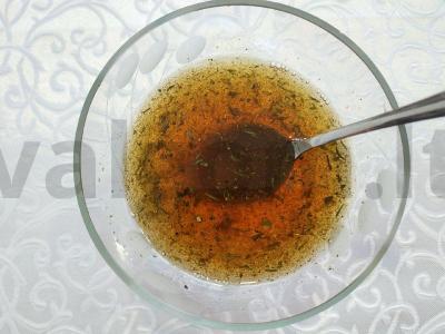 Salotas „Tbilisis“ su jautiena, pupelėmis, prieskoninėmis žolelėmis ir granatu Žingsnis 4