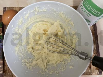 Šarlotė su abrikosais ant kefyro Žingsnis 1