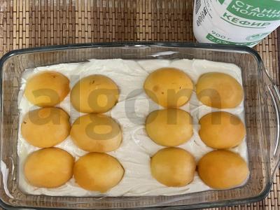 Šarlotė su abrikosais ant kefyro Žingsnis 5