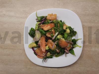 Paprastas avokadų salotas su pomidorais pagrindine nuotrauka