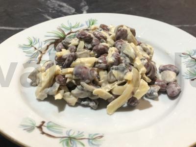 Pupelių ir grybų salotas pagrindine nuotrauka