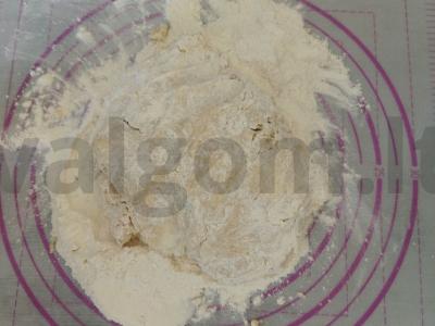 Pyragas su grietinės užpilu ir vyšniomis Žingsnis 3