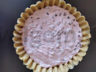 Pyragas su grietinės užpilu ir vyšniomis Žingsnis 8