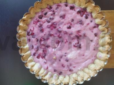 Pyragas su grietinės užpilu ir vyšniomis Žingsnis 9