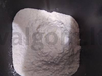 Baltas duona duonos kepimo mašinoje Žingsnis 1