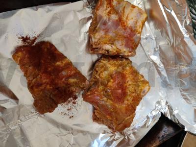 Šonkauliai su rūkytų paprikų ir spanguolių kopūstais Žingsnis 1