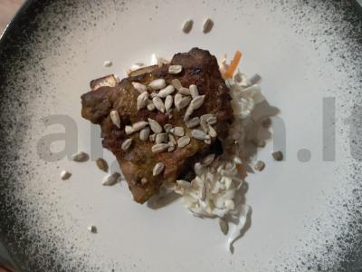 Šonkauliai su rūkytų paprikų ir spanguolių kopūstais Žingsnis 5