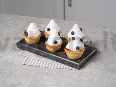 Smėliniai krepšeliai su baltymų kremu pagrindine nuotrauka