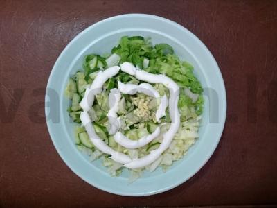 Salotos su agurkais, lediniu ir romanu Žingsnis 2