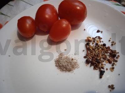 Vištiena pomidorų marinate su Briuselio kopūstais Žingsnis 1