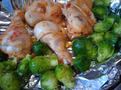 Vištiena pomidorų marinate su Briuselio kopūstais Žingsnis 3