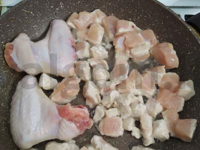 Vištiena su pupelėmis keptuvėje Žingsnis 1