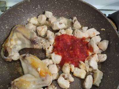 Vištiena su pupelėmis keptuvėje Žingsnis 3