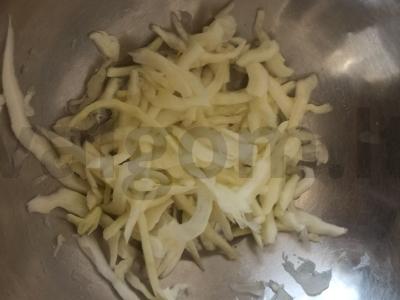 Salotos su kopūstu ir marinuotu pomidoru Žingsnis 1