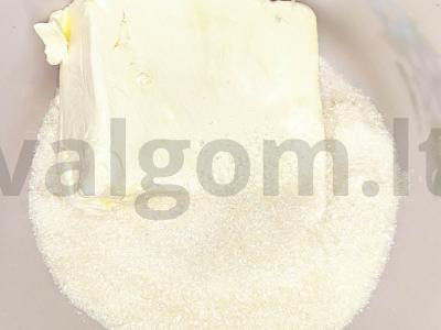 Šokoladinis pyragas su džiovintais slyvomis Žingsnis 1