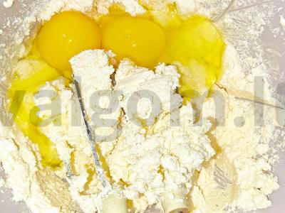 Šokoladinis pyragas su džiovintais slyvomis Žingsnis 2