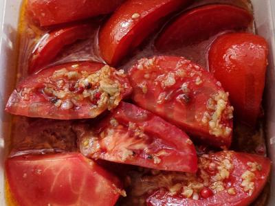 Pomidorų užkandis saldžiarūgščiame padaže pagrindine nuotrauka