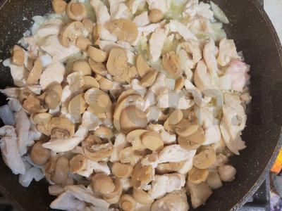 Švelnus vištienos frikase su pievagrybiais Žingsnis 3