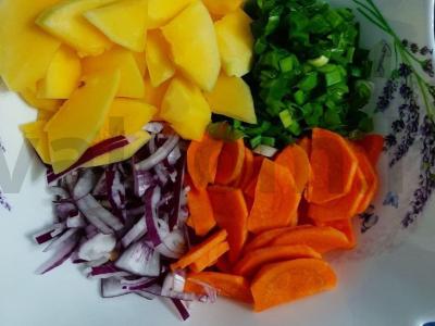 Kvapnus triušis, troškintas kokosų piene Žingsnis 1