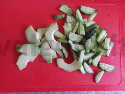 Pusryčiai sūrio lavaše su kiaušiniu, avokadu ir agurku Žingsnis 2