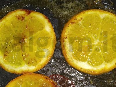 Sumuštinis su kamamberu ir karamelizuota apelsinu pusryčiams Žingsnis 2