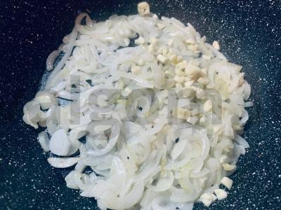 Bulvės su marinuotais svogūnais ir šonine kaip vaikystėje Žingsnis 7