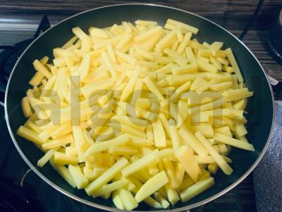 Bulvės su marinuotais svogūnais ir šonine kaip vaikystėje Žingsnis 8