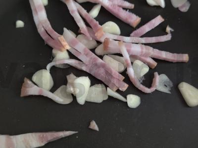 Česnakiniai spagečiai su šonine Žingsnis 11