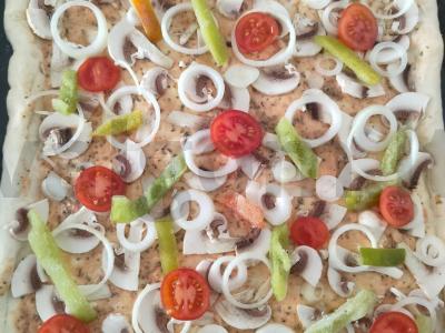 Pica su grybais, dešrelėmis ir džiovintu baziliku Žingsnis 5