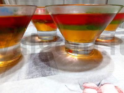 Vaivorykštinis želė pagrindine nuotrauka