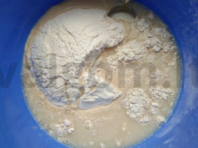 Česnakiniai pampuškos prie boršo Žingsnis 1